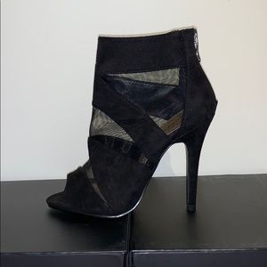 CHINESE LAUNDRY - Cut Out Peep Toe Booties